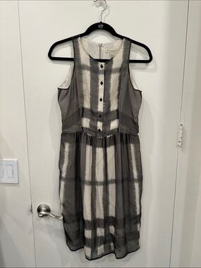Burberry Sleeveless Plaid Midi Silk Dress in Black and Cream Size 6